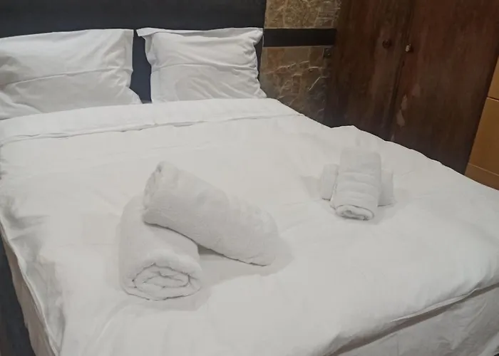 3 Hills Luxury *